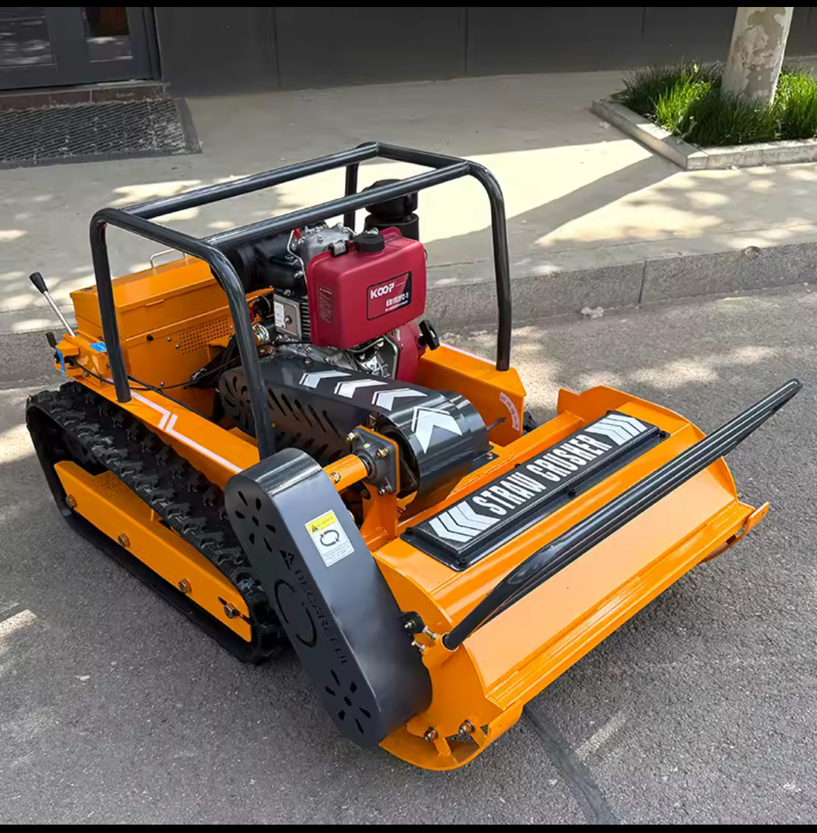 Tondeuse Débroussailleuse à Chenilles Thermique – 15CV, Broyeur à Fléaux, Tout Terrain