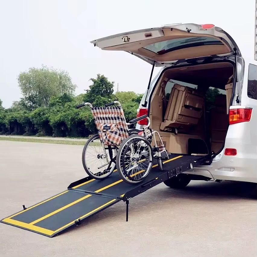 Rampe Pliable Antidérapante – Accès Fauteuil Roulant & Chargement – Pour Véhicules et Espaces Publics